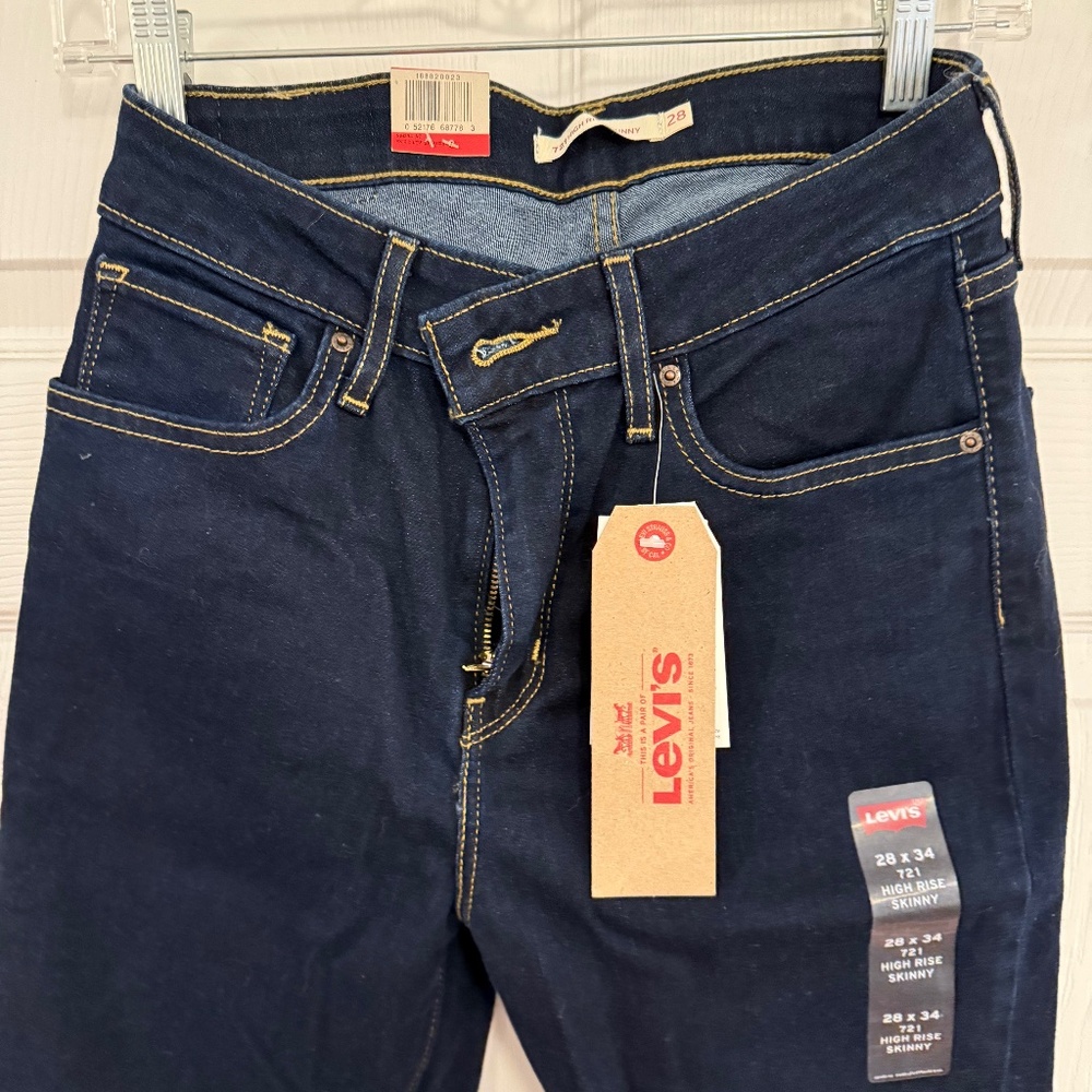 Levi’s 721 High Rise Skinny jeans